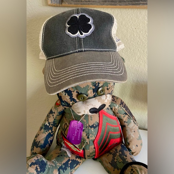 🍀 BLACK CLOVER BASEBALL TRUCKER CAP - GRAY AND BLACK - BRAND NEW 🍀 - Picture 1 of 4